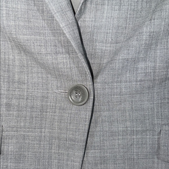 Express Women's Blazer in Soft Gray - Picture 4 of 11